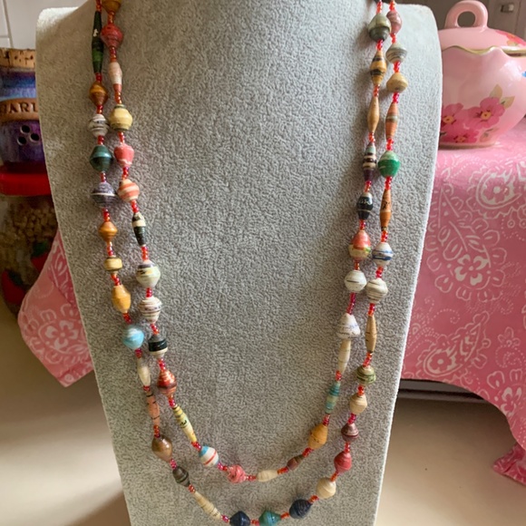 Two Vintage Paper Mâché Long Layering Necklaces - Picture 2 of 9